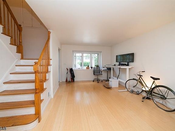 4th image of 8 Creek Ct #1X