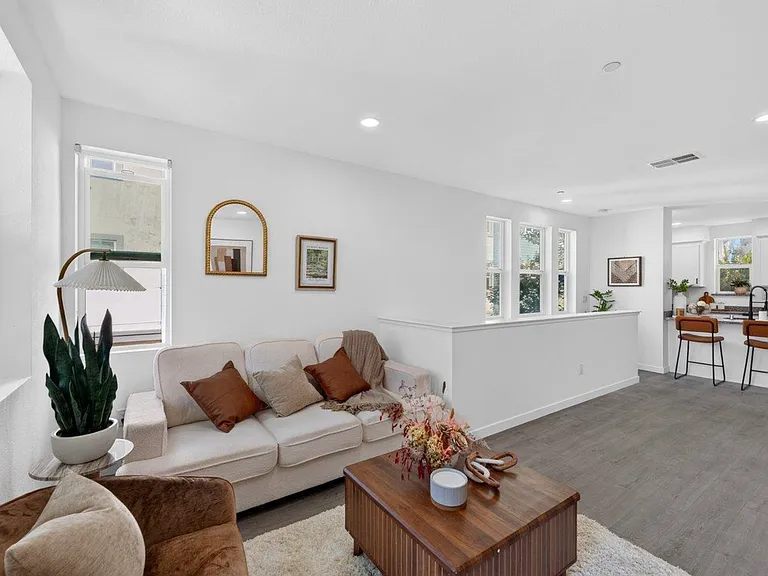 802 Garden St — Photo 17