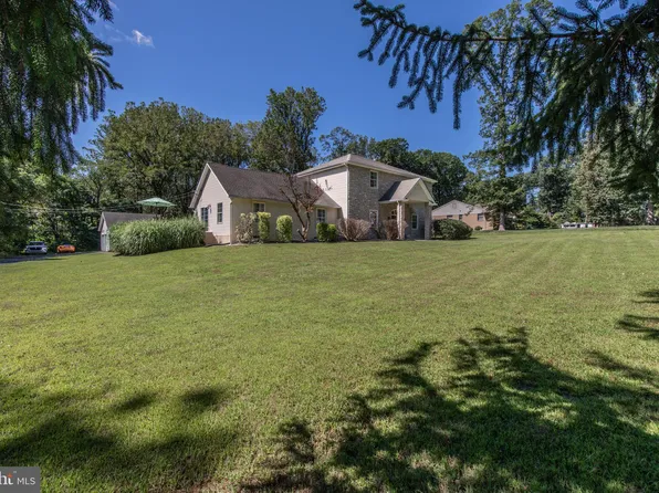 3256 Woodlea Rd, Orefield, PA 18069