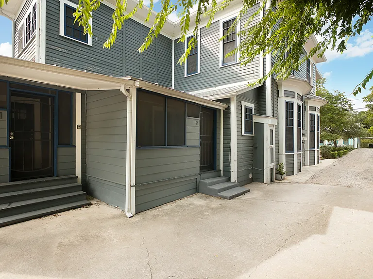 Delaware St — Photo 32