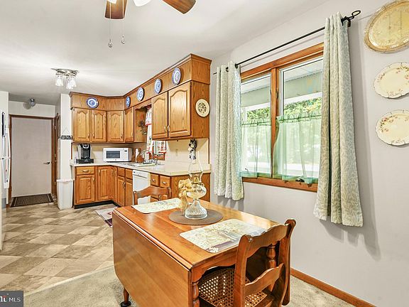 5th image of 7704 Grace Cir
