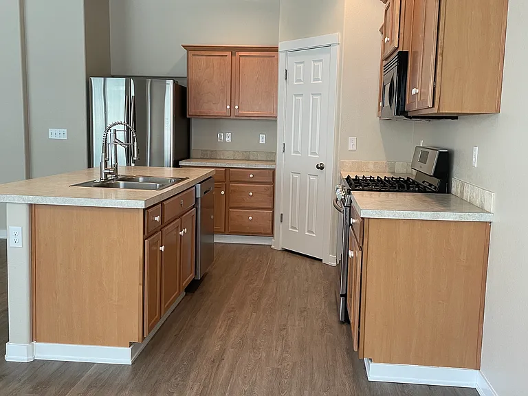 236 E Bluelark Ct — Photo 3