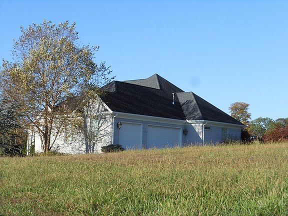 3rd image of 105 Luxury Ln