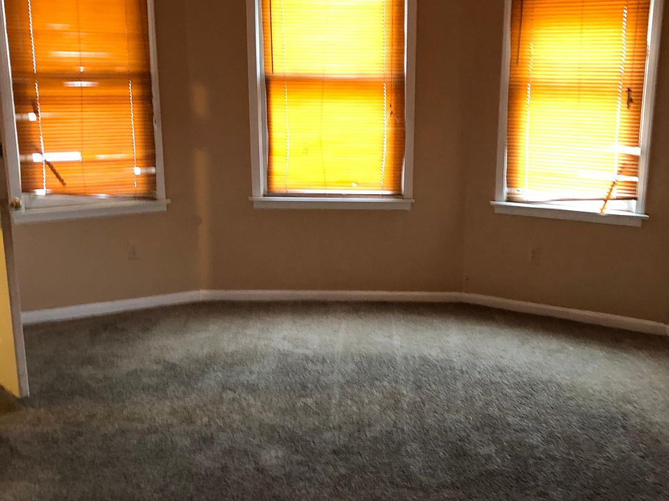 2nd image of 7194 Mackenzie St