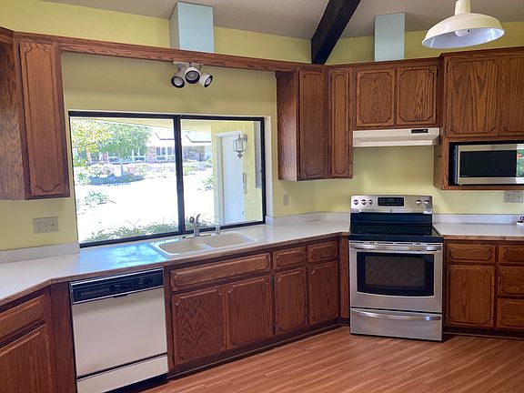 4th image of 43901 Mandarin Dr