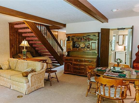 5th image of 54 Laurelwood Cir W