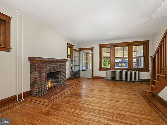 3rd image of 771 N Franklin St