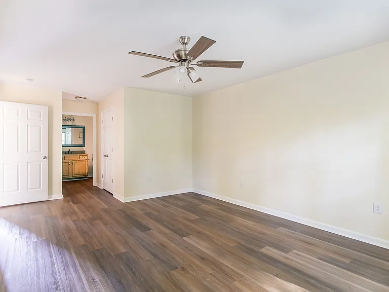 605 Carlyle Way — Photo 3