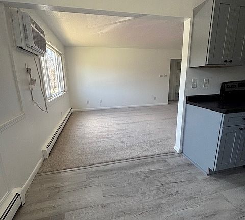 4th image of 595 Wagner Dr #13