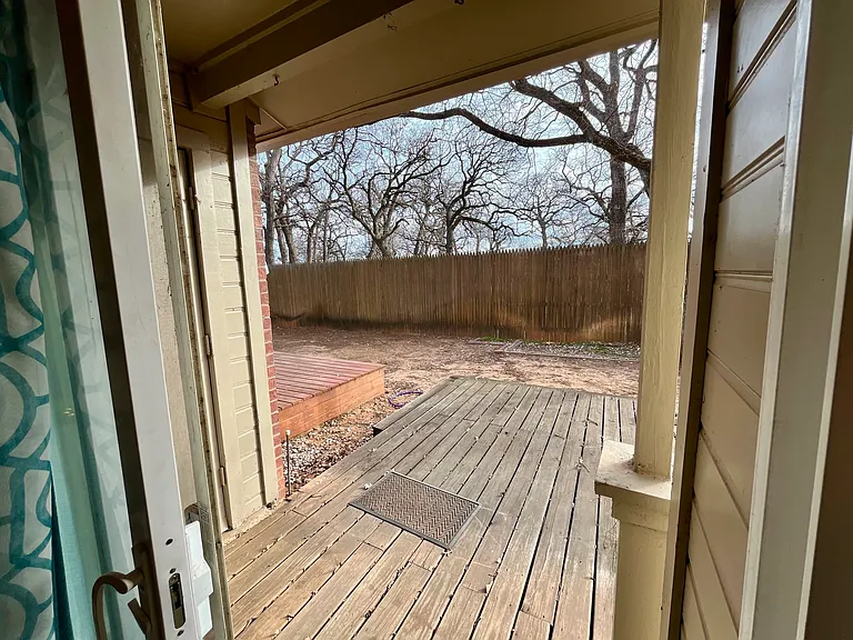 1450 Meadowood Village Dr — Photo 15