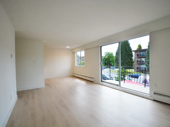 1215 Saint Georges Ave #307, North Vancouver, BC V7L 3H9