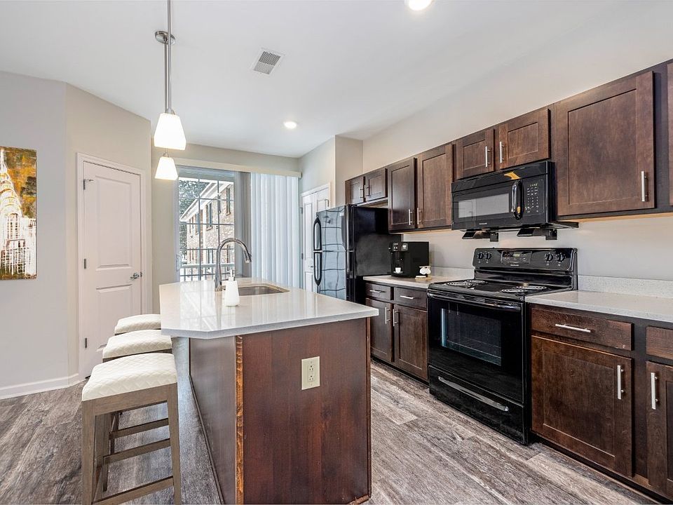 1st image of 80 N Lake Dr APT 8