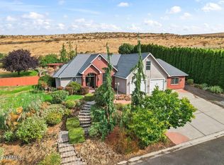 10709 Summitview Rd, Yakima, WA 98908