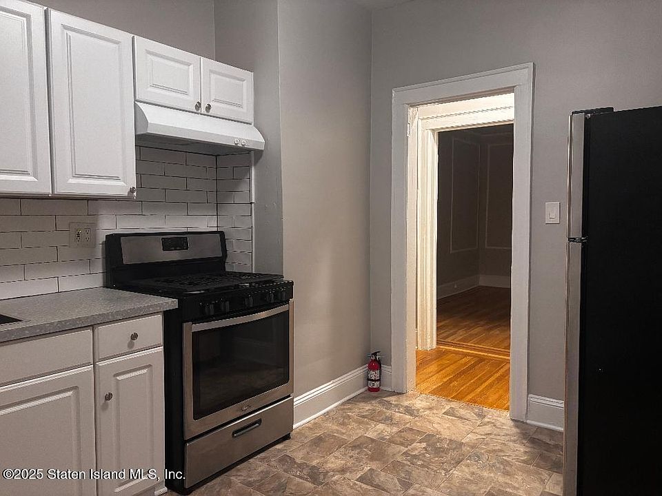 1st image of 90 Oxford Pl #1R
