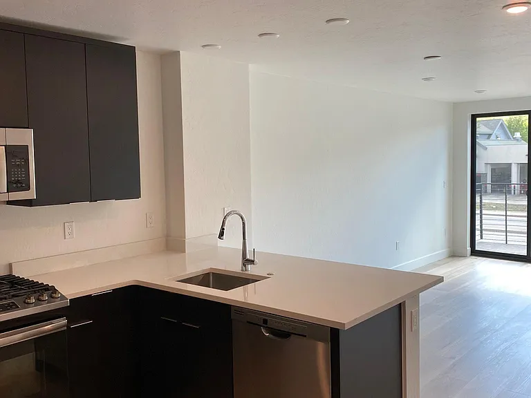 940 Blue River Pkwy #1B — Photo 10