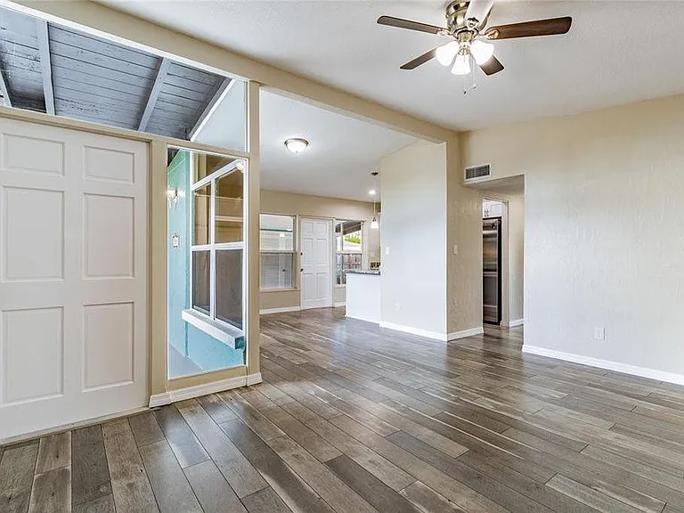 139 Sunlit Cove Dr NE — Photo 6