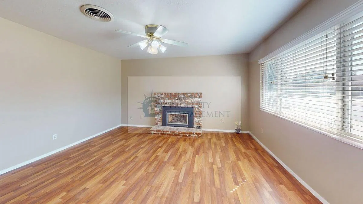 3 bed, 1232 sqft, $2,350 — Photo 3