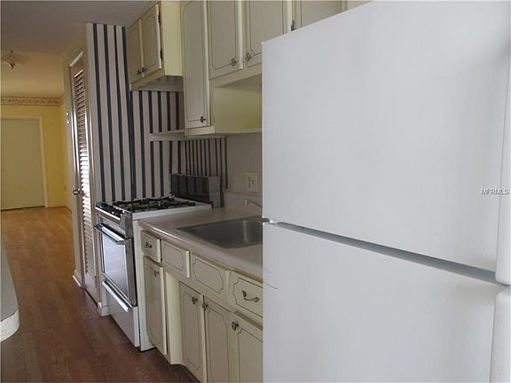 5th image of 5940 21st St N APT 12