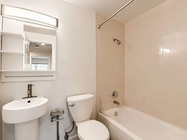 3360 34th St #D — Photo 7