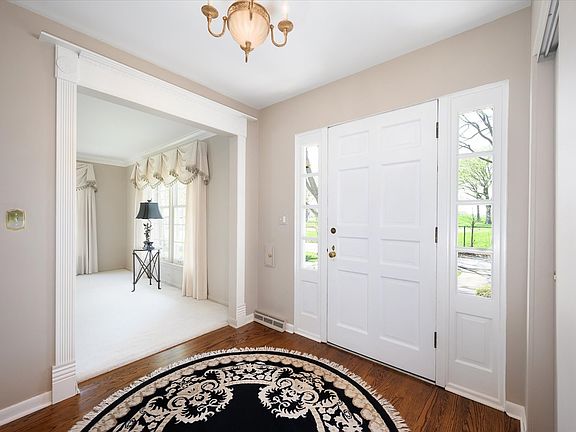 5th image of 544 Blackstone Ave