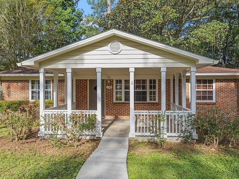 1142 Old Fort Dr — Photo 1