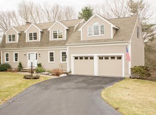 10 Willow Cir, Medfield, MA 02052