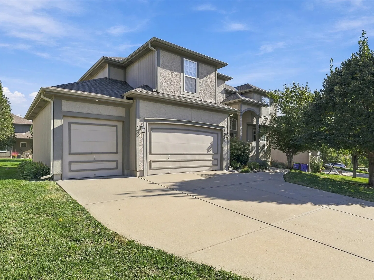 4 bed, 3.5 bath, 2715 sqft, $3,500 — Photo 2