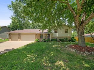 708 E 34th Ave, Winfield, KS 67156