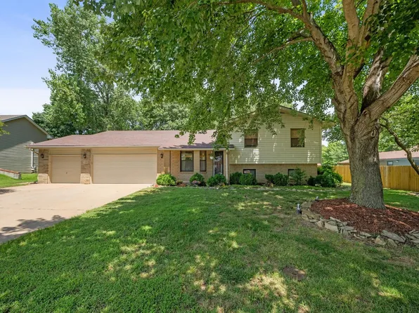 708 E 34th Ave, Winfield, KS 67156