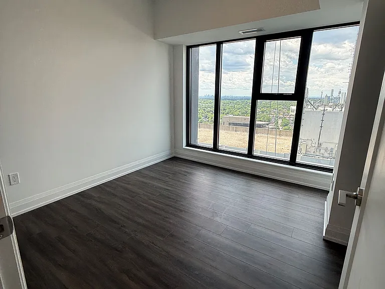 20 Soudan Ave #2408 — Photo 12