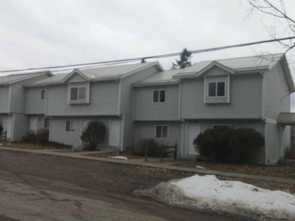 front view of six-plex apartments