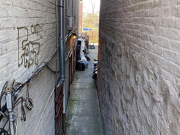 Alley to courtyard