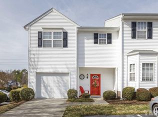 201 Pointe Crest Ct, Cary, NC 27513