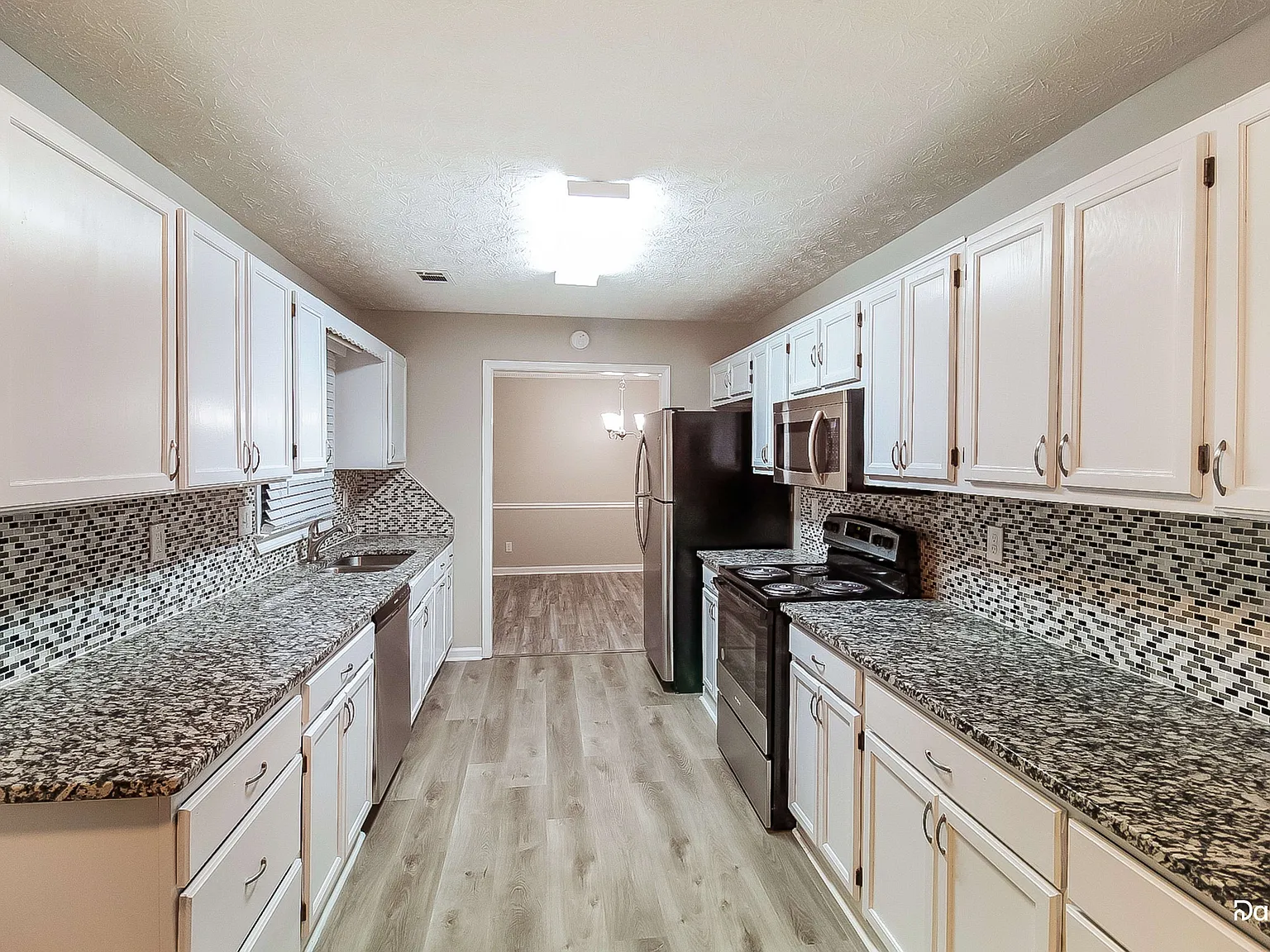 3 bed, 2.0 bath, 2127 sqft, $2,099 — Photo 2
