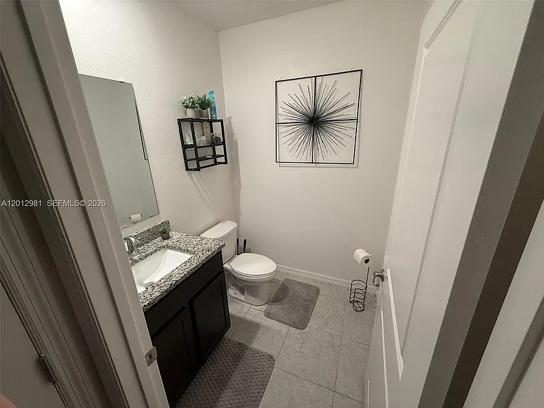 1557 SW Dycus Ave — Photo 5