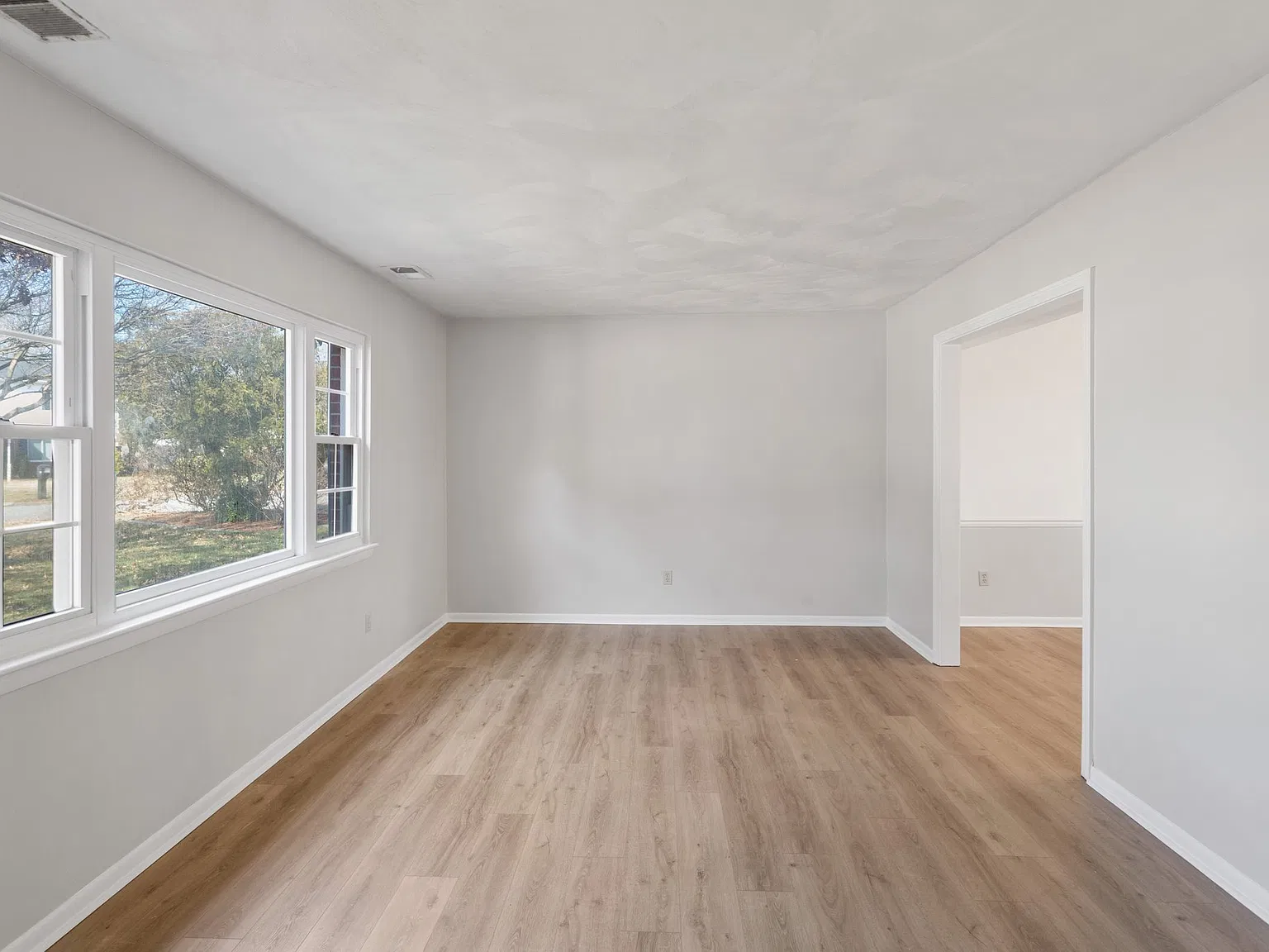 4 bed, 2.5 bath, 1995 sqft, $2,700 — Photo 4