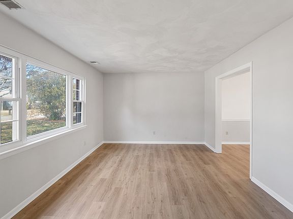 4th image of 5125 Andover Ct