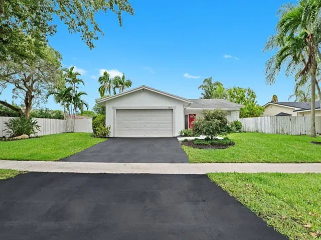 561 SW 168th Ter