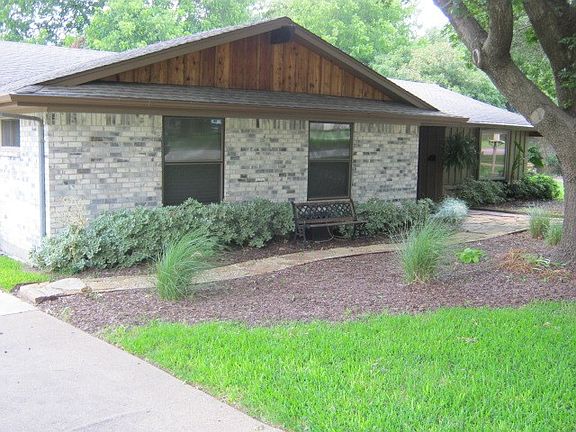 2nd image of 107 Pecan Creek St