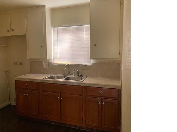 4th image of 1014 S Flower St #4
