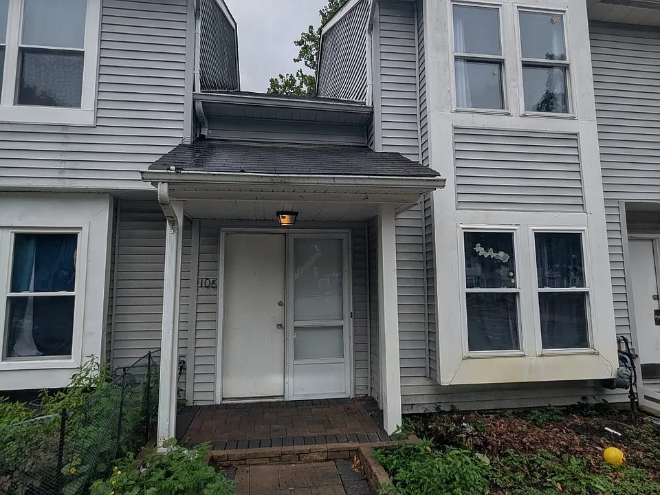 106 Woodlake Manor Dr