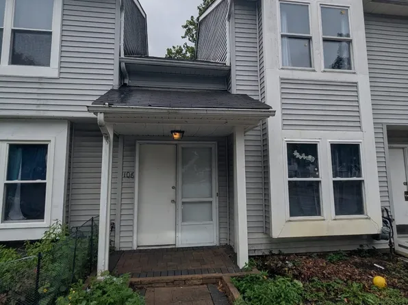 106 Woodlake Manor Dr, Lakewood, NJ 08701