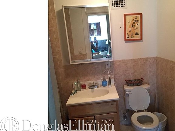 4th image of 45 W 75th St APT 4A