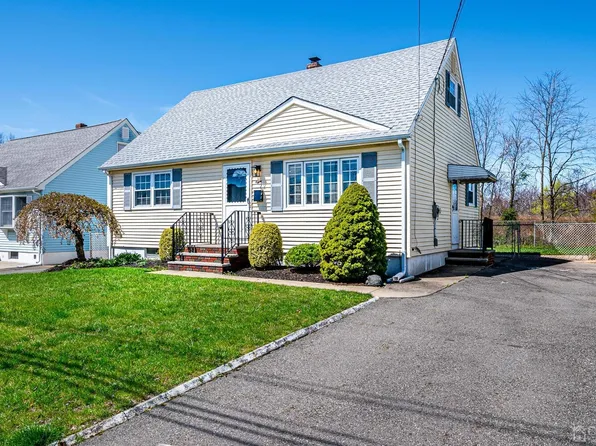 8 Pupek Rd, South Amboy, NJ 08879