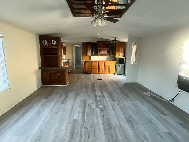 518 W Alabama Ave — Photo 1