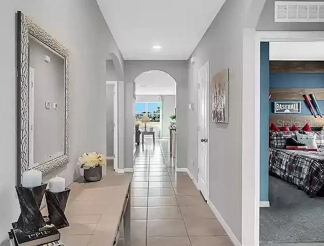 4 bed, 2.0 bath, 1811 sqft, $2,500 — Photo 2