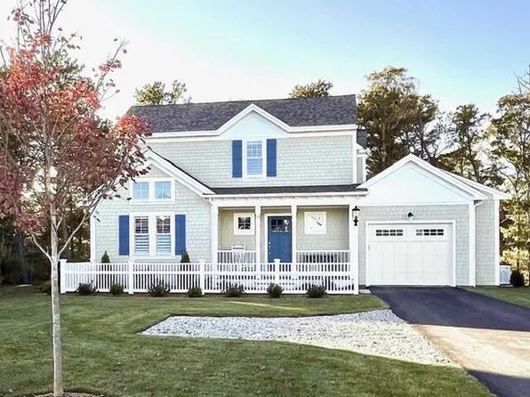 26 Cobblestone Circle, Mashpee, MA 02649