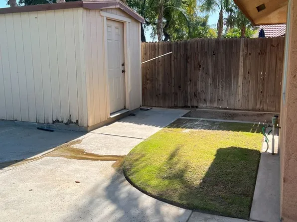 8805 Landover Ln, Bakersfield, CA 93311