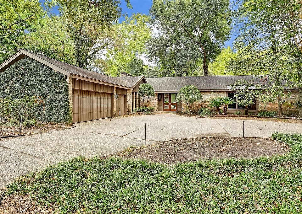 1st image of 106 Cove Creek Ln