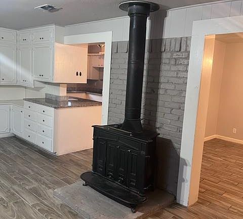 2nd image of 213 Dorris Dr